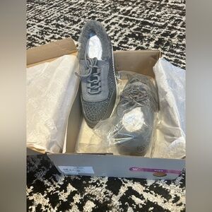 Kenneth Cole - Sparkle Gray -Women's Shoes size 6W. New in box